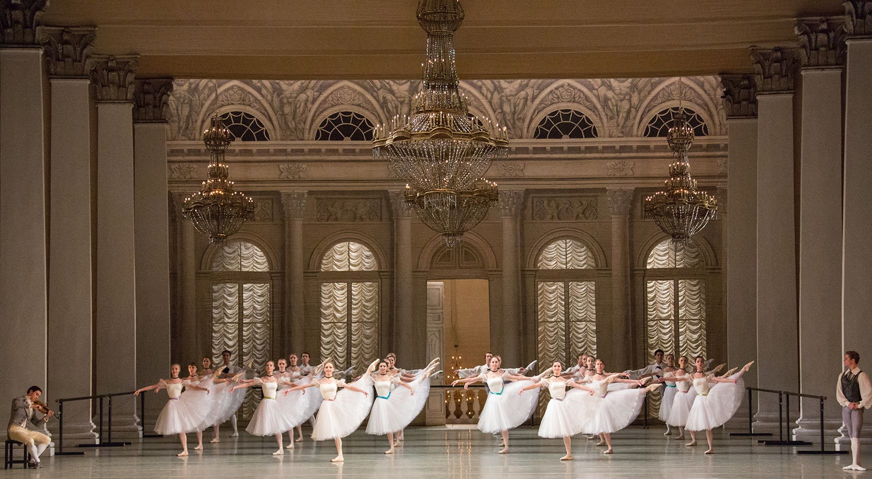 Vaganova ballet. Балетная Академия в Санкт-Петербурге Вагановой. Музей Академии русского балета им а.я Вагановой. Академия русского балета а я Вагановой. Академия балета Вагановой здание.