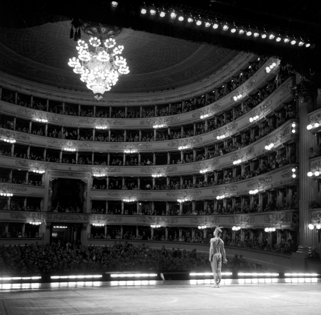 Nureyev alla Scala - Il Corsaro - 1966 - ph Erio Piccagliani-Teatro alla Scala - 2