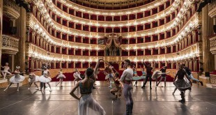 Il Gran Ballo di Cenerentola al Teatro San Carlo di Napoli