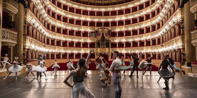 Il Gran Ballo di Cenerentola al Teatro San Carlo di Napoli
