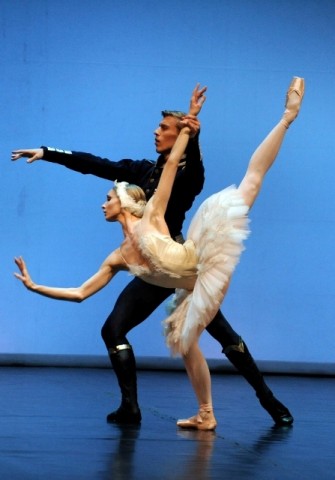 Teatro del Giglio due ballerini del Royal Ballet