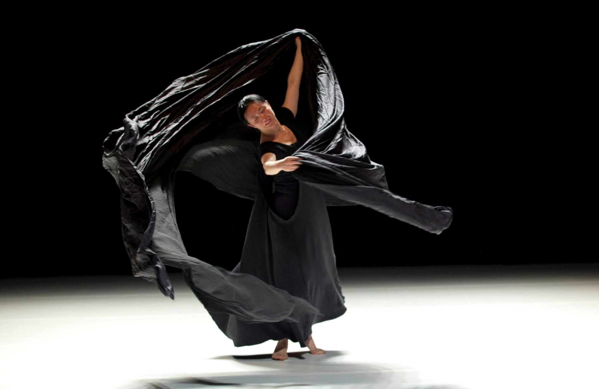 La danza di Jin Xing, la più celebre star transgender in Cina